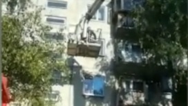 Эвакуацию запертой в квартире девочки сняли на видео