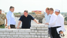 Губернатор Волгоградской области нашел оплошность в строительстве школы