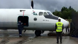 После аварийной посадки Ан-24 остался без шасси и крыла