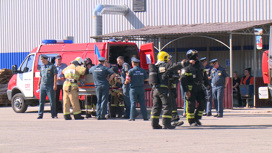 Псковские спасатели отработали тушение пожара на складе