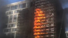 Огонь вспыхнул в строящемся ЖК на западе Москвы