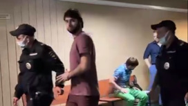 Московский суд арестовал водителя, зажавшего руку полицейского боковым стеклом