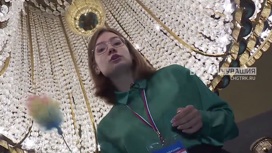 В Чувашском театре оперы и балета к началу сезона отмыли хрустальную люстру весом в тонну