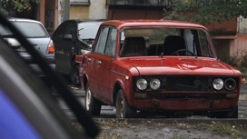 Дворы без автохлама: в Челябинске рассказали, что делать с брошенными машинами