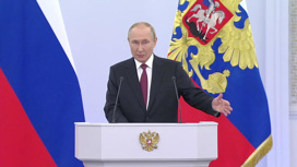 Президент России отметил, что бумажками никого не накормишь