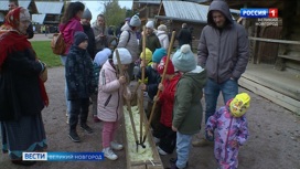 В Новгородском музее деревянного зодчества "Витославлицы" прошел народный праздник "Капустки"