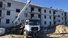 Дом для переселенцев из аварийного жилья строят в Серышевском районе