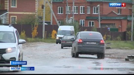 Водители и местные жители жалуются на глубокие ямы на границе п.Знаменского и Йошкар-Олы