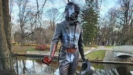 В столице Латвии осквернили памятник Пушкину