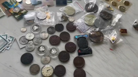 Питерские таможенники изъяли изъяли 65 уникальных серебряных и медных монет