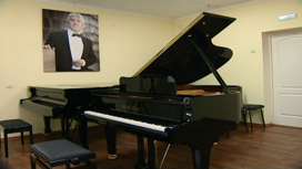 Новый рояль получила красноярская детская музыкальная школа №3 имени Бориса Кривошея