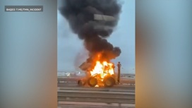 Снегоуборочный трактор загорелся в Тюмени на объездной