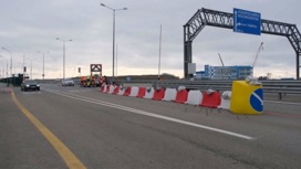 По правой стороне Крымского моста снова поехали машины