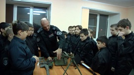 Бойцы спецназа полиции "Гром" пригласили на экскурсию юных воспитанников патриотического клуба