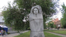В Днепропетровске снесли памятник Александру Матросову