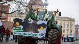 Недовольные фермеры на 55 тракторах провели акцию в Берлине