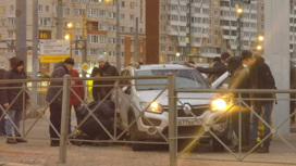 Очевидцы сняли кадры на месте аварии с пятью пострадавшими в Питере