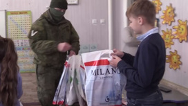Военнослужащие ВВО доставили посылки от неравнодушных забайкальцев в детский сад села в ДНР
