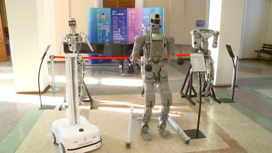 "Дедушек" робота Федора показали студентам в Челябинской области