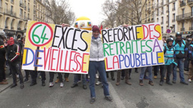 Несмотря на протесты, во Франции повышен пенсионный возраст