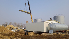 В Завитинске на строящемся водозаборе собирают модульное здание станции водоподготовки