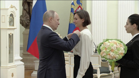 Владимир Путин вручил премии в области литературы и искусства за произведения для детей и юношества