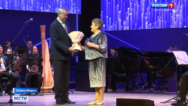 На торжественной церемонии работникам культуры вручили заслуженные награды в Новосибирске