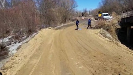 Перелив воды через дорогу устранили в Мазановском районе