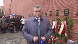 У могилы Гагарина в Москве прошла памятная церемония