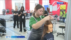 В Великом Новгороде на базе Технологического колледжа соревнуются будущие парикмахеры