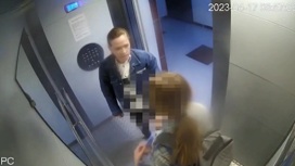 Жительница Краснодара побила дочь в лифте из-за внешнего вида