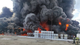 Поезд и вертолет готовы тушить загоревшийся склад в промзоне Дзержинска
