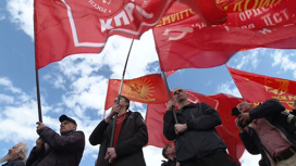 Коммунисты возложили венки к мавзолею Ленина