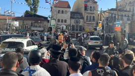 Автомобиль врезался в толпу пешеходов в Иерусалиме