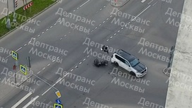 Столичный байкер угодил в больницу после встречи с дамой на внедорожнике