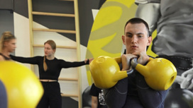 Жонглирование чугуном: силовые трюки набирают популярность в Челябинске