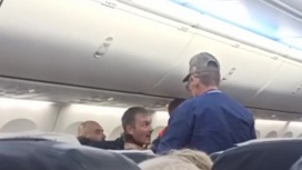 Буйный пассажир сорвал вылет самолета из Красноярска