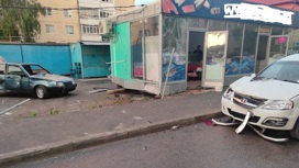 В Ливнах водитель "ВАЗа" врезался в "Ладу" и наехал на четырех пешеходов