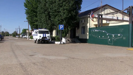 Житель Волгоградской области угнал машину после застолья и врезался в забор