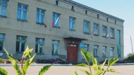 Дети массово упали в обморок во время торжественной линейки