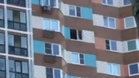 Кадрами с места прилета дрона в дом в Москве поделились очевидцы