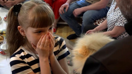 Девочка из Енакиева получила щенка от Путина