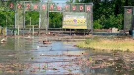 Днепр продолжает размывать дамбу Каховской ГЭС, все готово к эвакуации