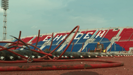 На Центральном стадионе в Красноярске полностью сняли газон