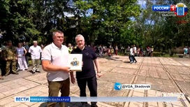 Городу Скадовск передали полное собрание сочинений Александра Сергеевича Пушкина в одном томе