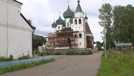 Разрушается Богоявленский собор в Ростове Великом