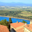 Современный пейзаж Популонии и вид на залив Баратти. Фото с сайта Turismo in Toscana