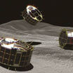 Художественное изображение роверов  MINERVA II-1 (слева и в центре) и готовящегося к посадке MINERVA II-2 (справа) на поверхности астероида.