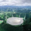 Телескоп FAST (он же Five-hundred-meter Aperture Spherical radio Telescope) также называют Sky Eye, или "Небесный глаз".