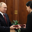 Путин передал "Золотую звезду" Качуры ее дочери